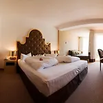 فندق Alpenhotel Stefanie 4*