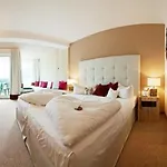 Alpenhotel Stefanie فندق 4*