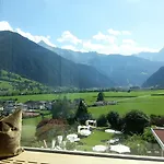 Alpenhotel Stefanie فندق 4*