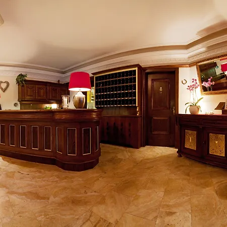 Hotel Alpenhotel Stefanie 4*