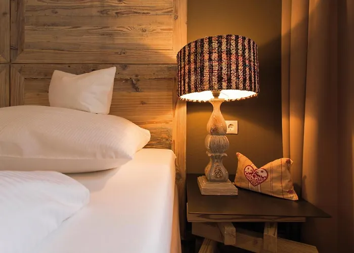 Alpenhotel Stefanie מלון