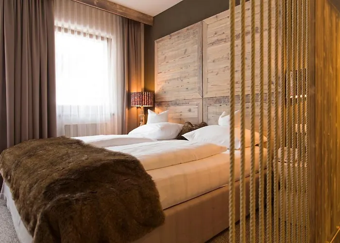 Alpenhotel Stefanie מלון היפאך