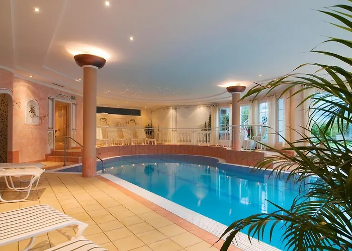 Alpenhotel Stefanie מלון