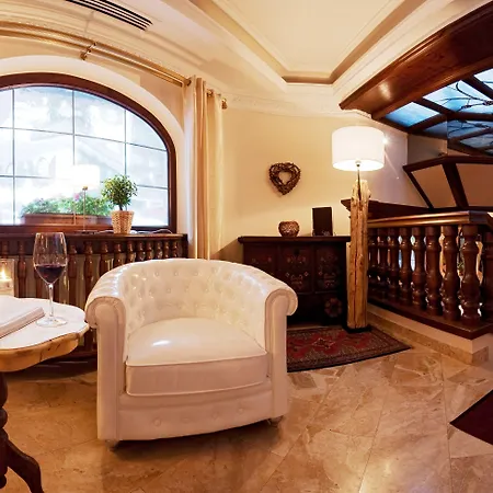 Alpenhotel Stefanie ホテル