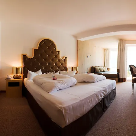 ホテル Alpenhotel Stefanie 4*