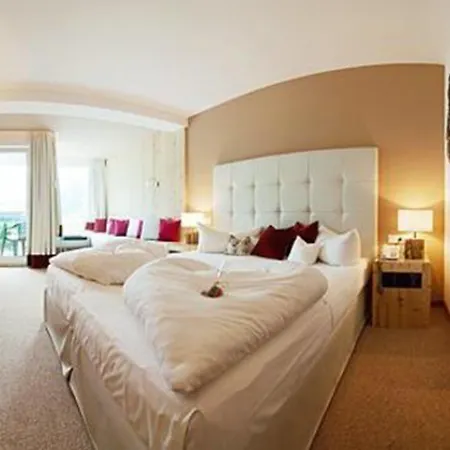 Alpenhotel Stefanie ホテル 4*