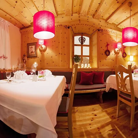 ホテル Alpenhotel Stefanie