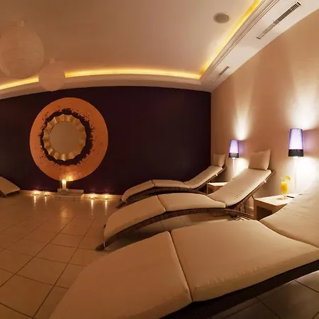 Alpenhotel Stefanie ホテル