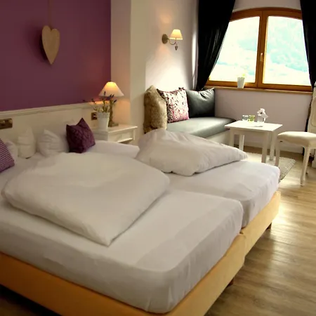 Hotel Alpenhotel Stefanie 4*