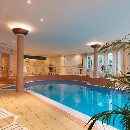 Alpenhotel Stefanie ホテル