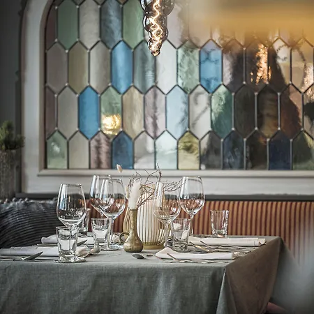 Alpenhotel Stefanie מלון 4*